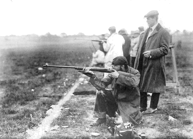 Maurice Blood shooting at the 1908 Olympic Games